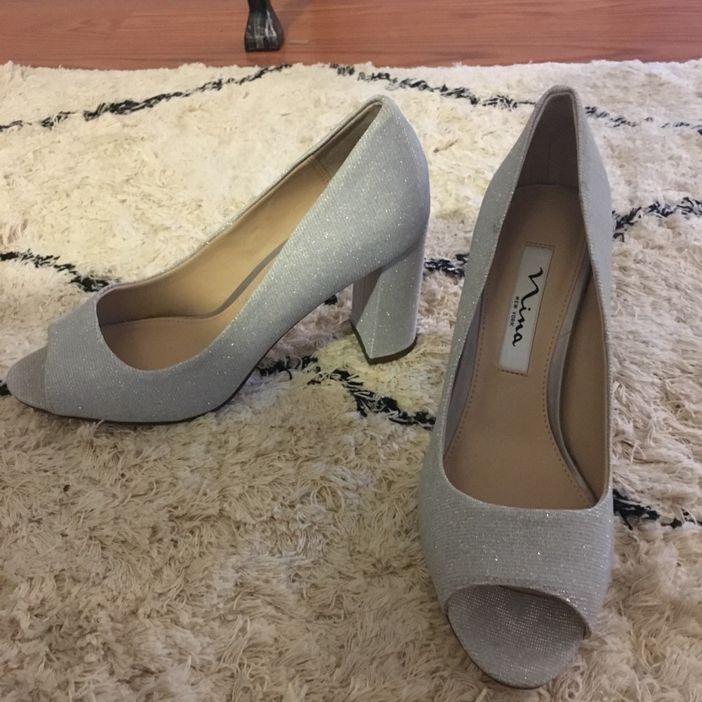 NINA Farlyn Peep Toe Pumps Macy’s size 6.5 silver
